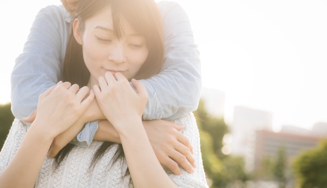 幸せを感じている女性