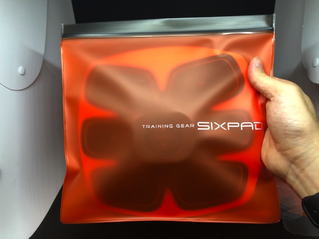 SIXPADをスライダーケースに収納